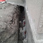 hydraulic jacks under foundation